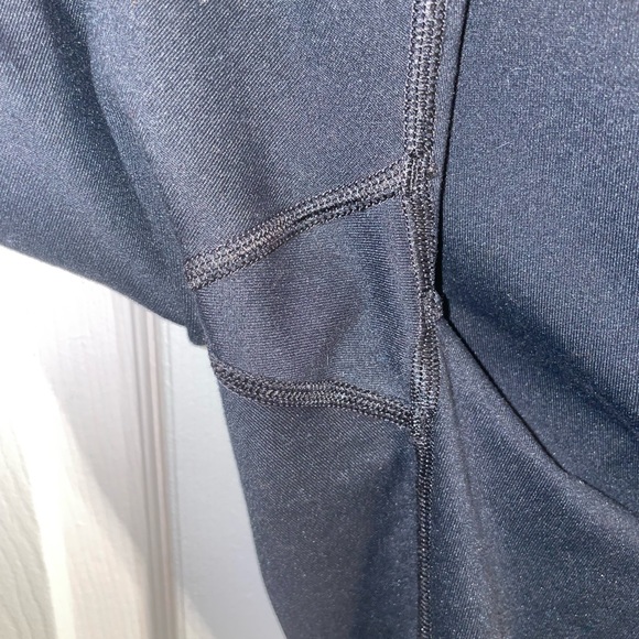 Fabletics Black Stretch Capri - Picture 5 of 5
